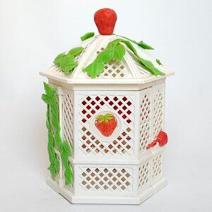 ADORABLE Vintage Strawberry Shortcake Gazebo American Greetings 1981